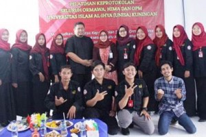 Peserta pelatihan keprotokolan berfoto bersama usai kegiatan.
